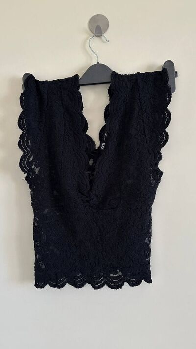Black lace sleeveless top