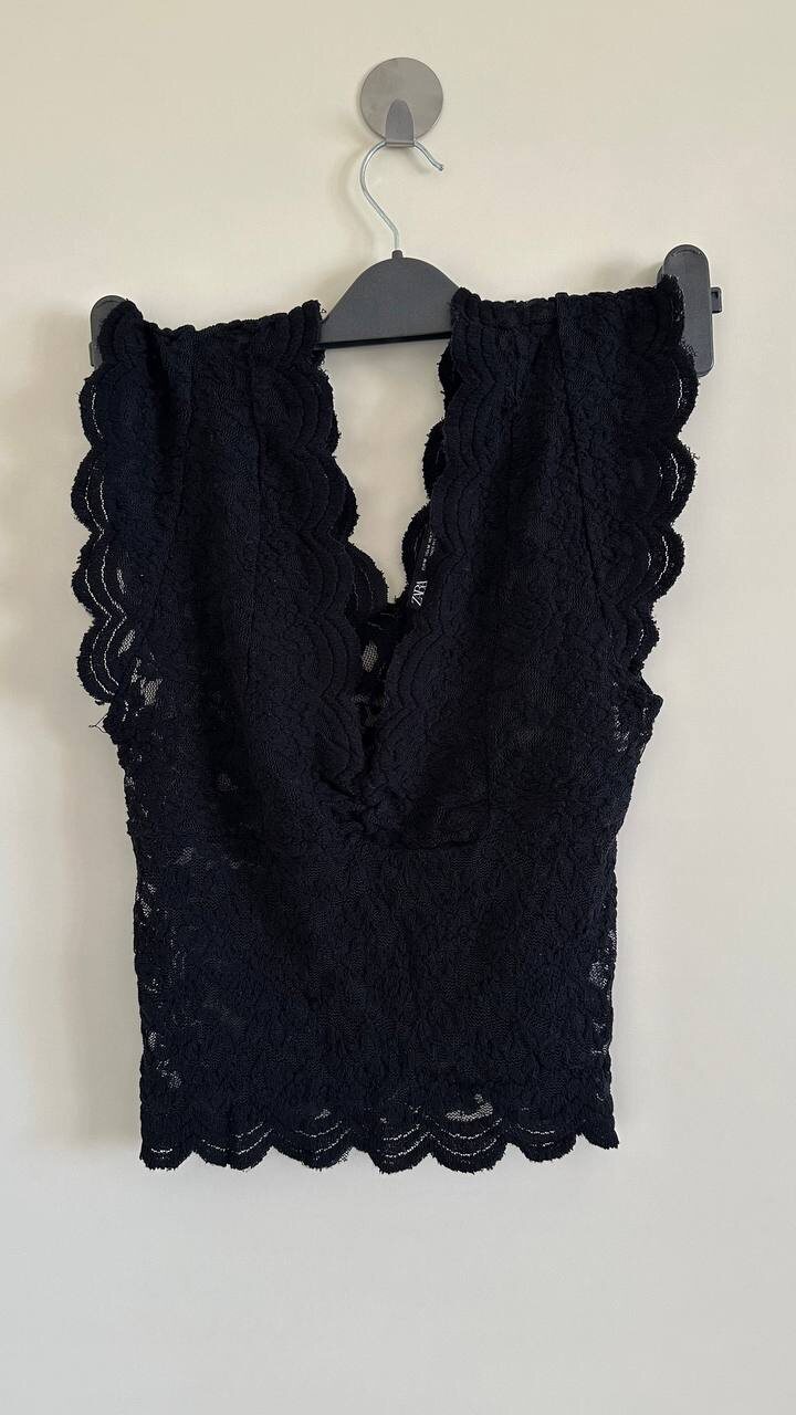 Black lace sleeveless top, photo 1