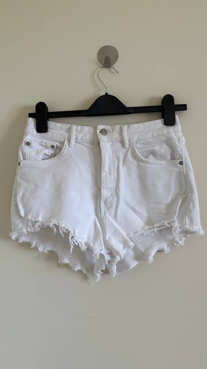White denim cut off shorts, photo 1