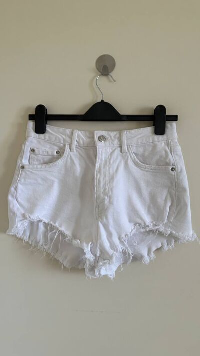 White denim cut off shorts, high rise, photo 2
